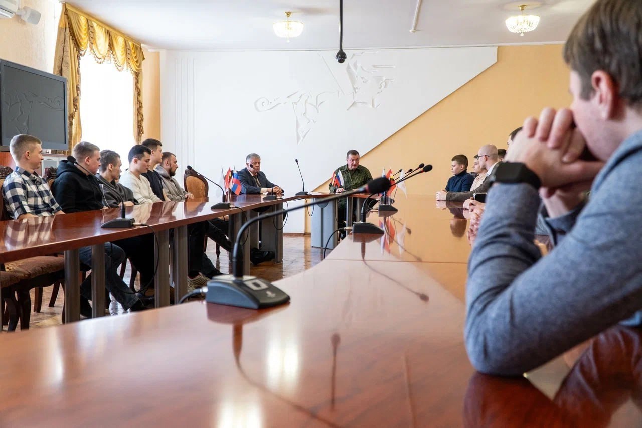 Военком Железнодорожного округа Курска и Курского района встретился со студентами