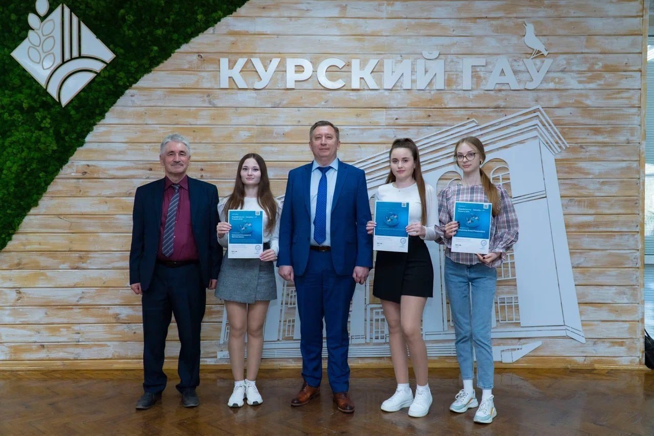 Курские студентки прошли первый тур международной олимпиады «IT-Планета – 2024»