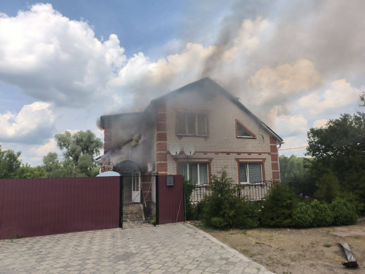 При атаке ВСУ в Рыльске Курской области пострадала пенсионерка