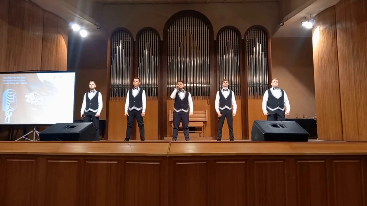 Курский ансамбль выступил в финале конкурса патриотической песни «Красная гвоздика»