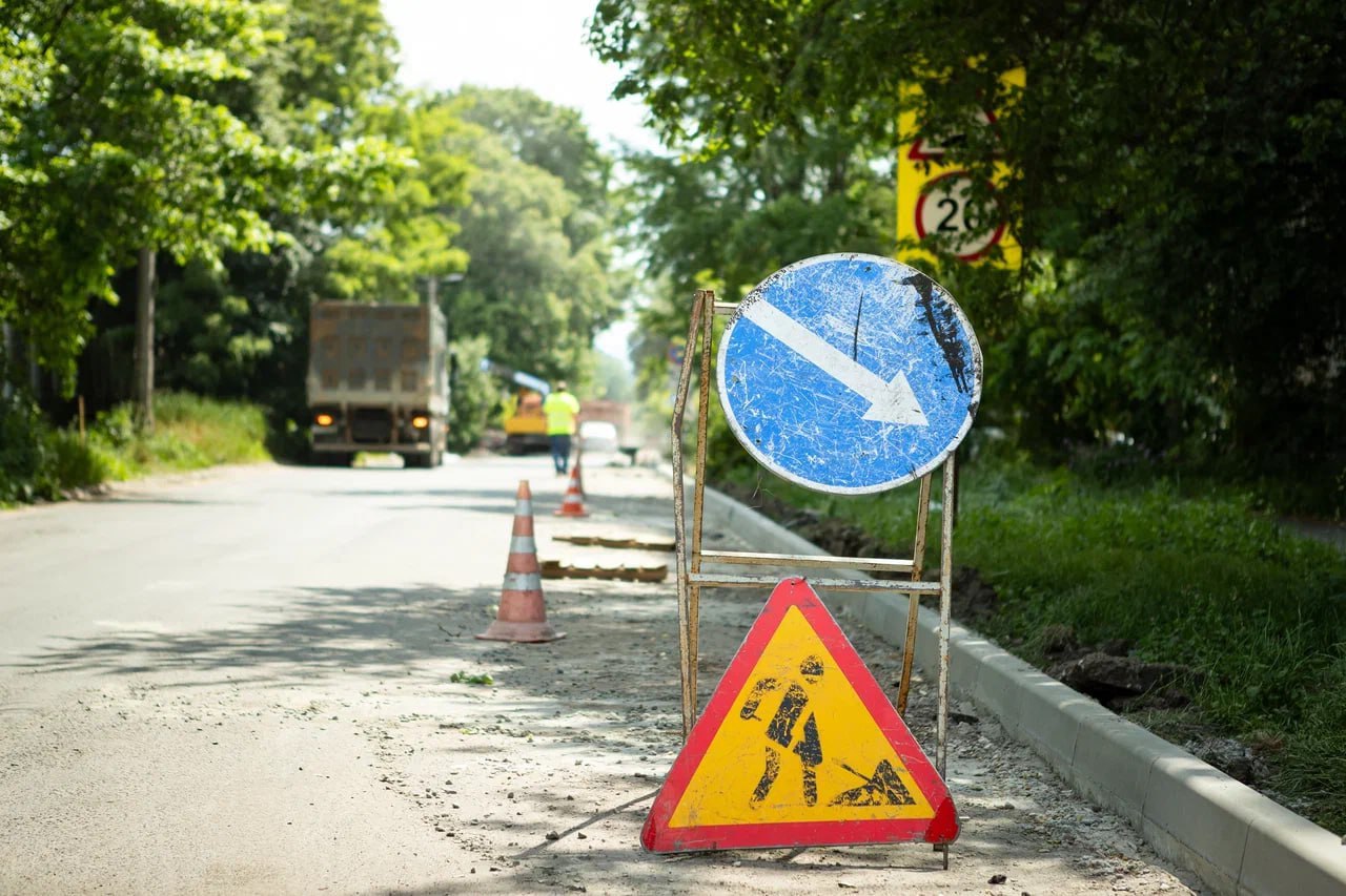 В Курске на трех участках ограничат движение транспорта