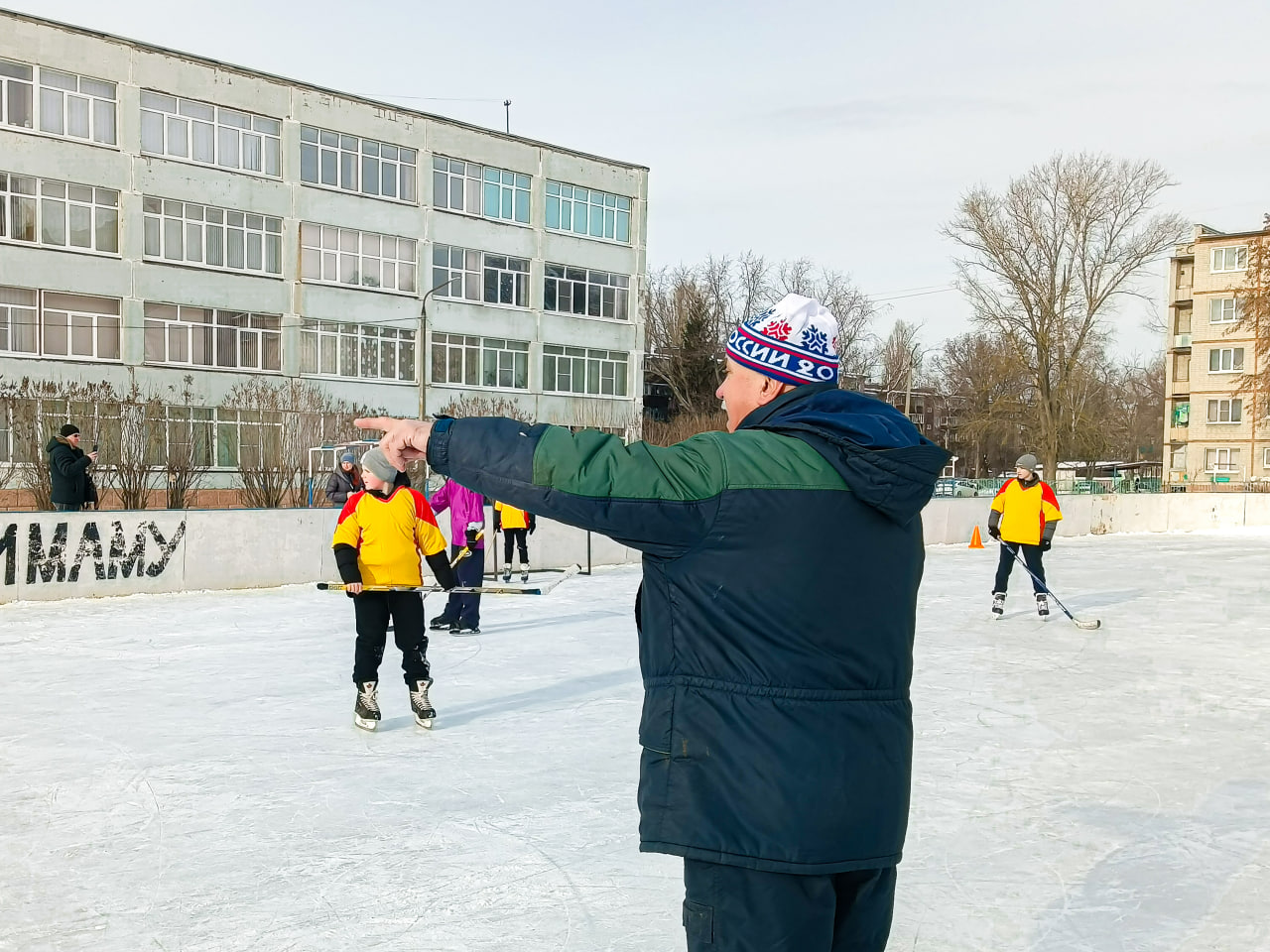 На катке школы №48 прошли хоккейные соревнования среди школ Сеймского округа Курска