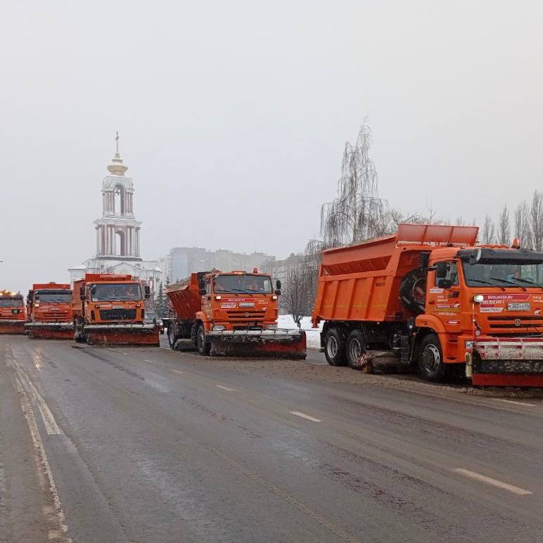 Евгений Маслов поблагодарил участвующих в уборке снега курян