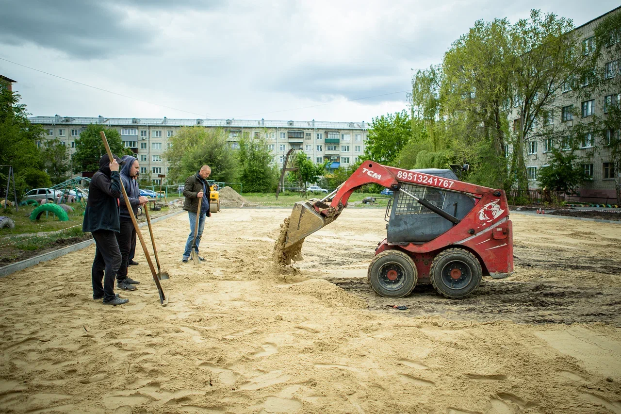 В Курске приступили к строительству новой спортивной площадки