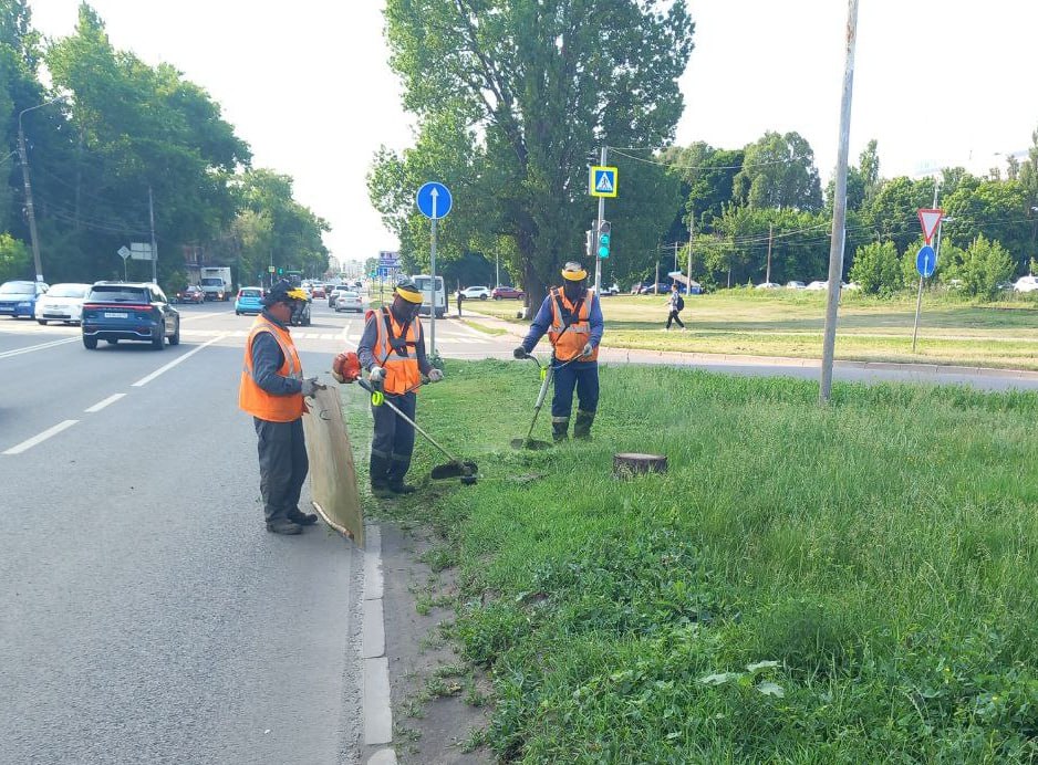 В Курске на уборку улиц вышли 68 человек и 52 машины