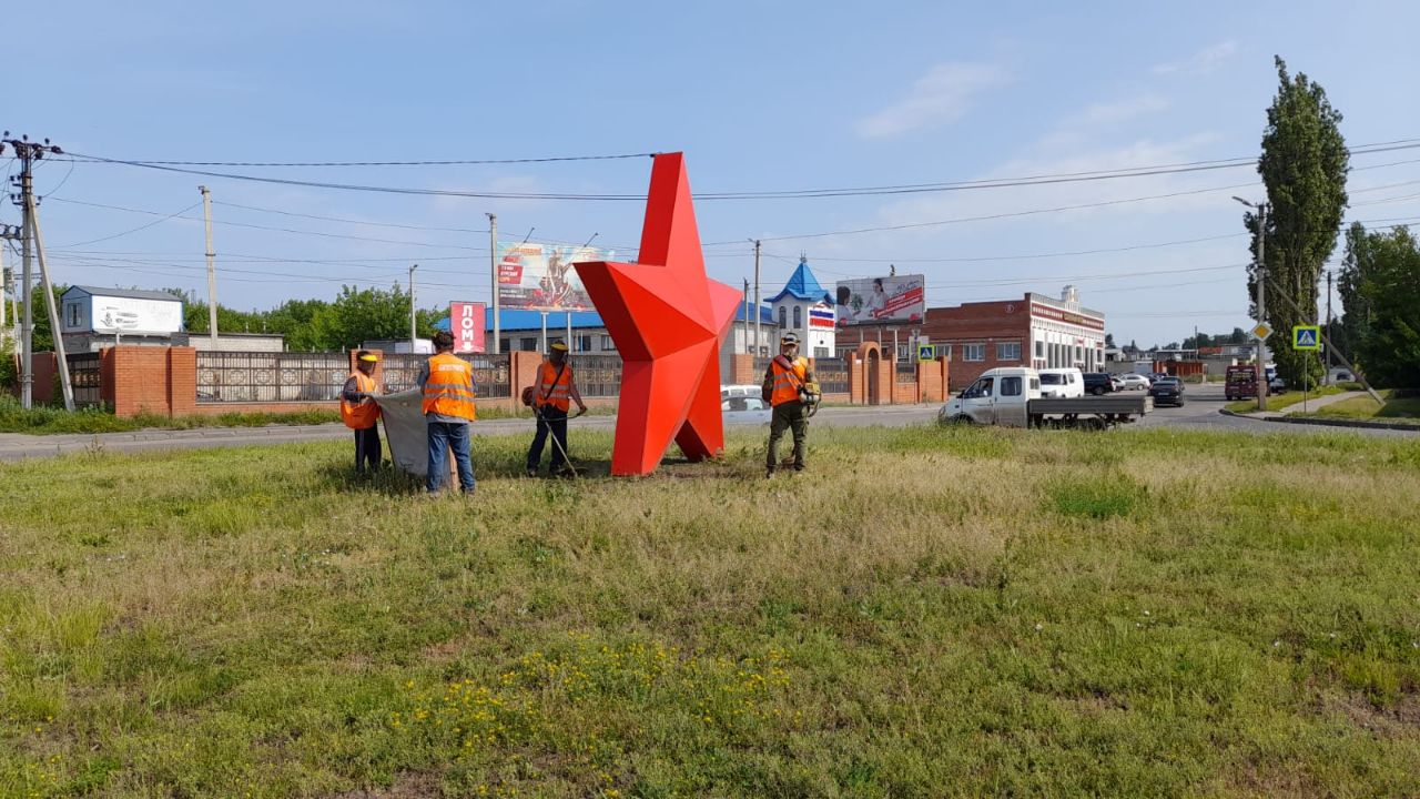В Курске уборку улиц проводят 72 человека